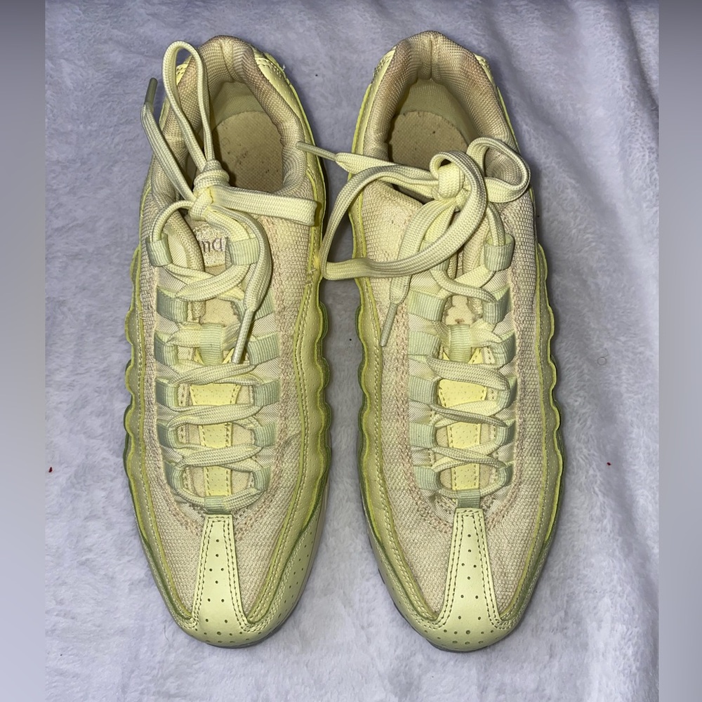 Nike Air Max 95 yellow sz 7 y like new